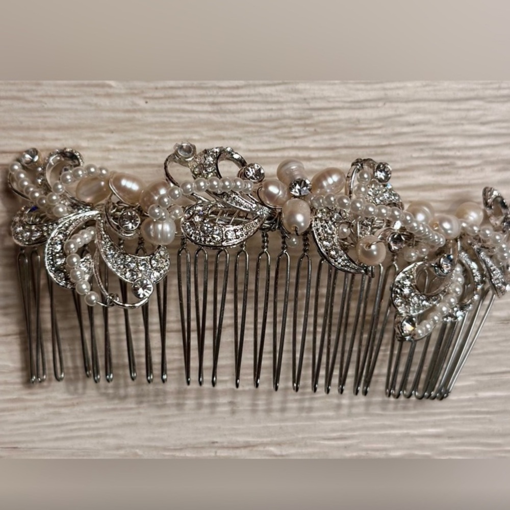 Elegant Silver and Pearl Hair Comb